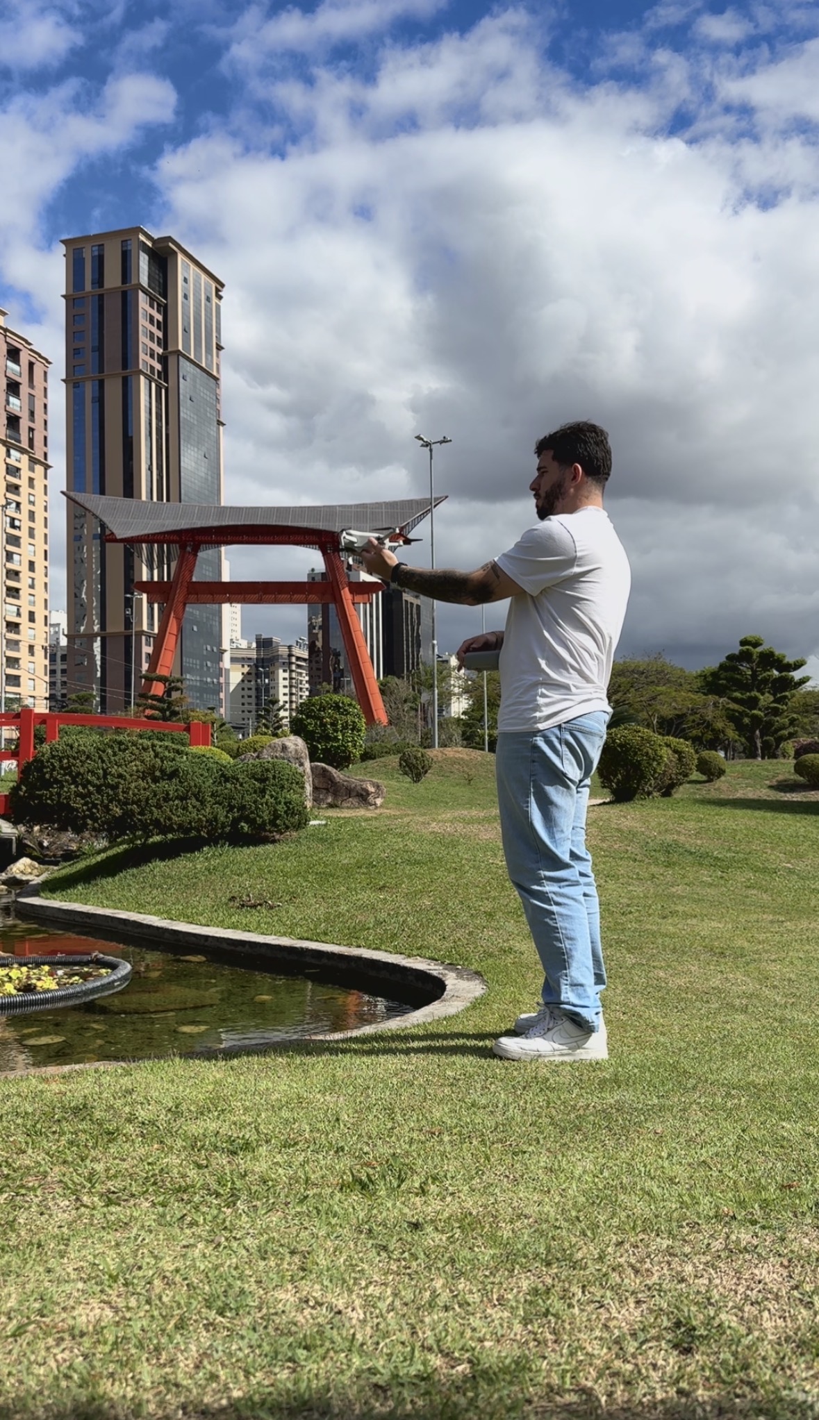 Kauê Ednar filmando